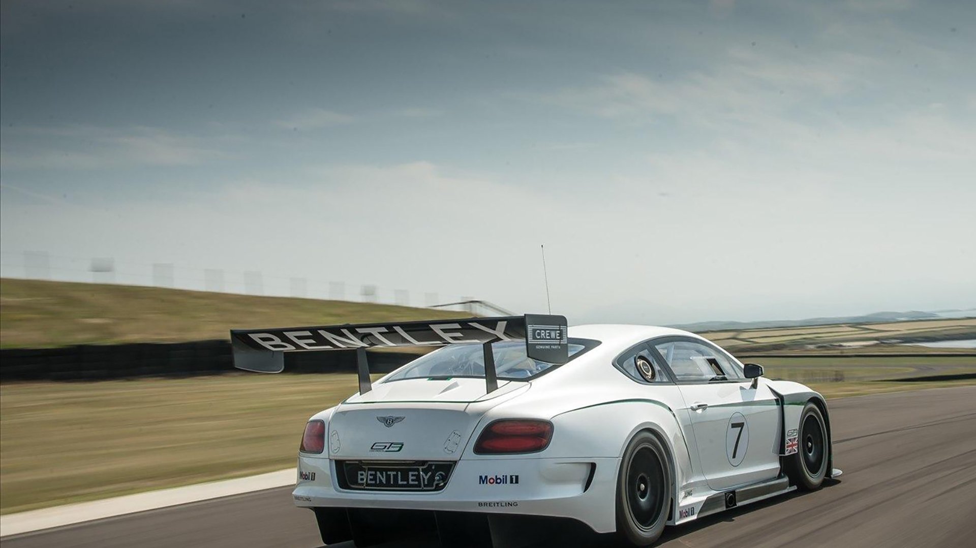 中国足球俱乐部鼓励退役球员参与校园讲座,足球队退役