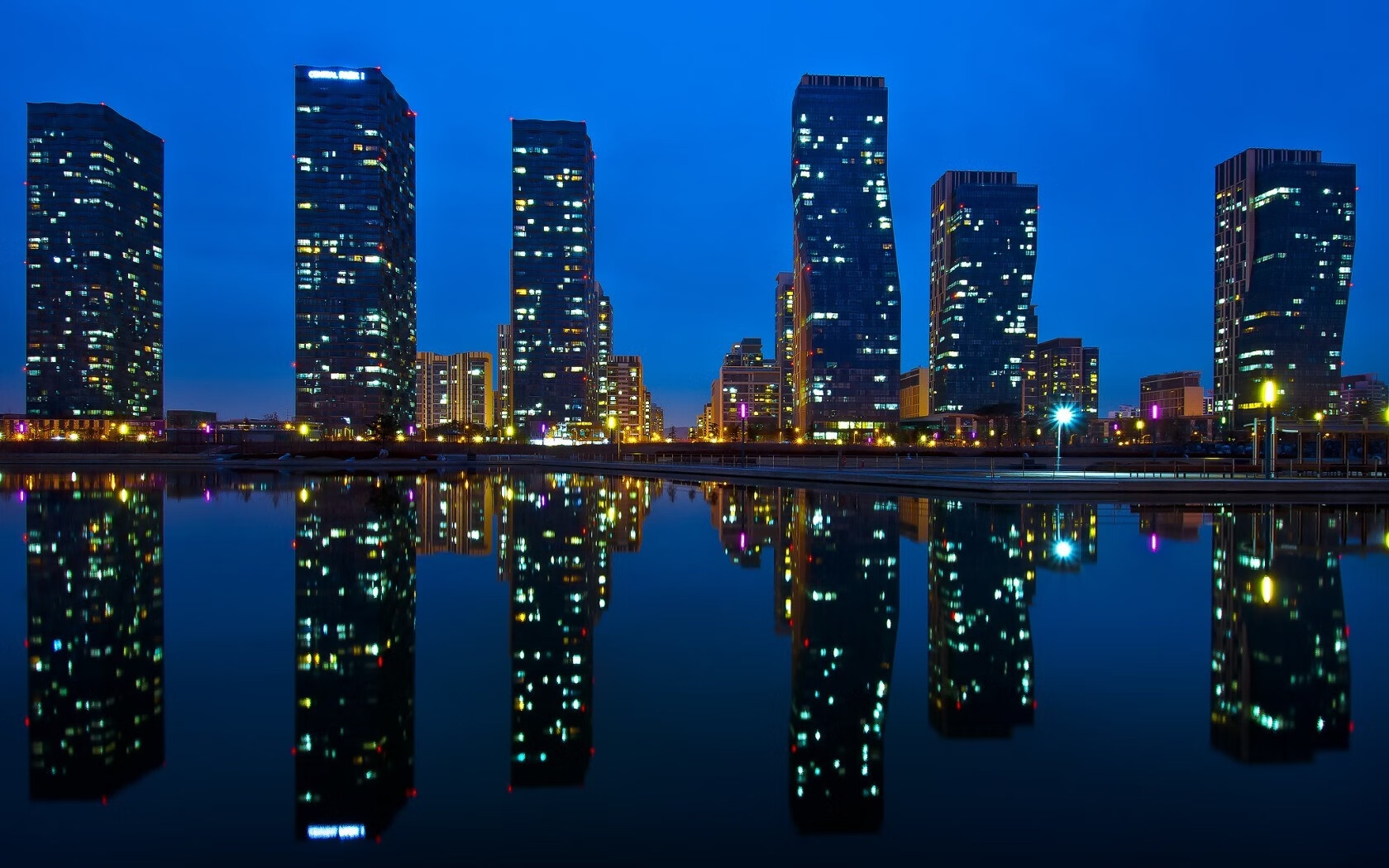 开云体育下载-德甲攻防大战：节奏快、变化多，精彩不断！，德甲榜首大战