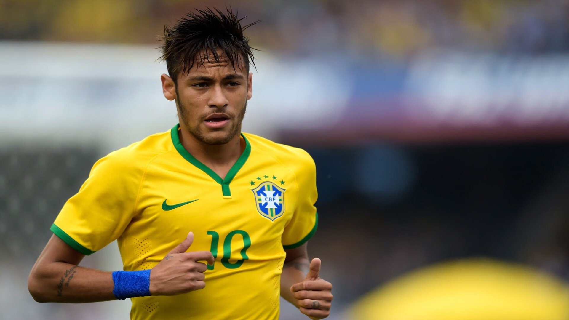 男子橄榄球收视与门票仍占主导，男子橄榄球队